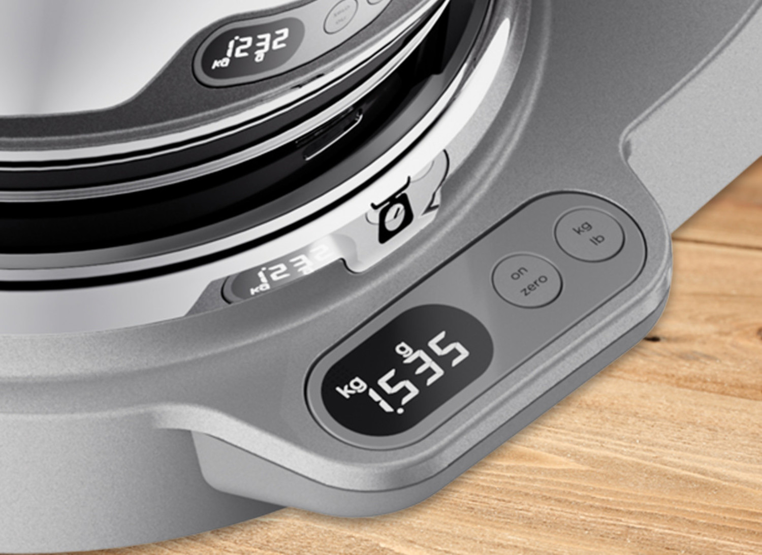 Küchenmaschine Titanium Chef Baker KVC85.004WH mit digitaler Anzeige für präzises Wiegen und einfache Bedienung.